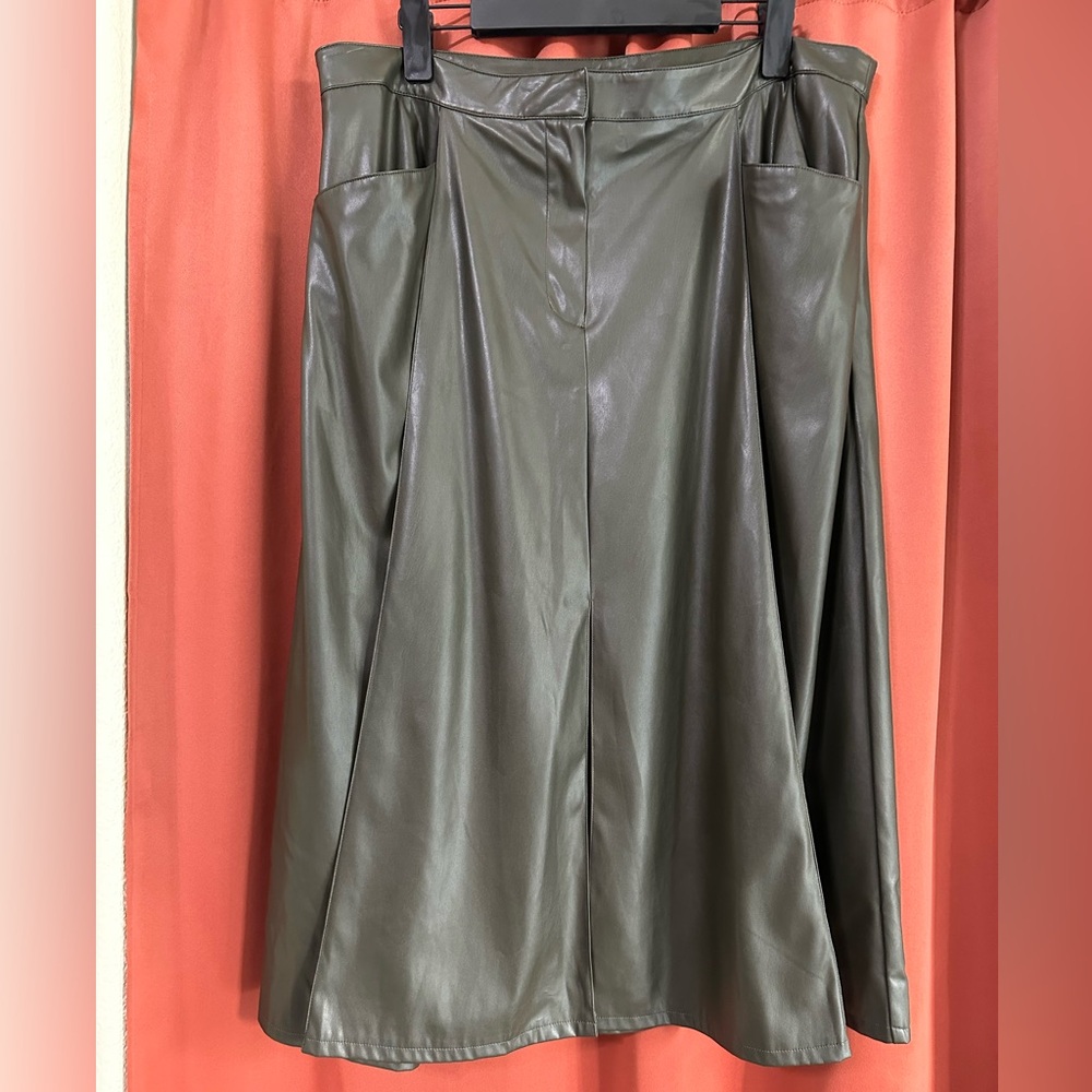 Worthington Olive Green Pleated Faux Leather Skirt Women’s Size 18